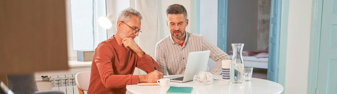 https://www.troweprice.com/content/dam/iinvestor/resources/insights/article-father-son-at-desk-looking-at-laptop.jpg