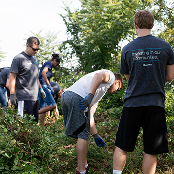 People cleaning nature